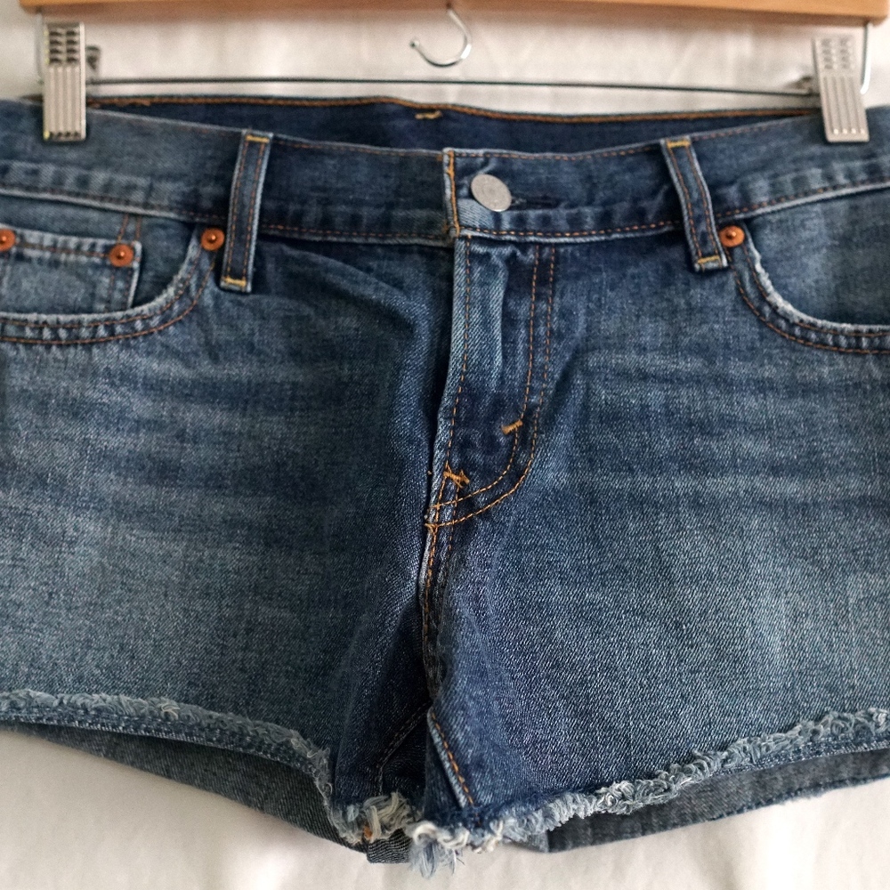 Levis Cut Off Shorts, Women's Size 28